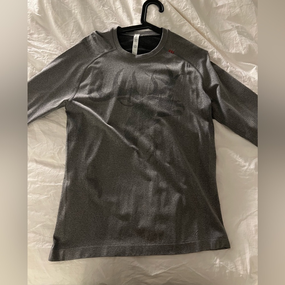 Lululemon metal vent tech long sleeve medium